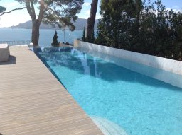 piscina con ricaldamento pompa di calore
